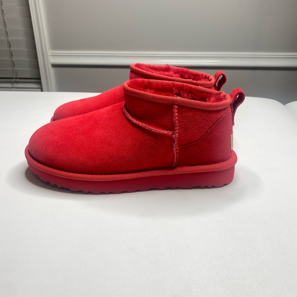 UGG® Classic Ultra Mini Boot - Picture 5 of 8